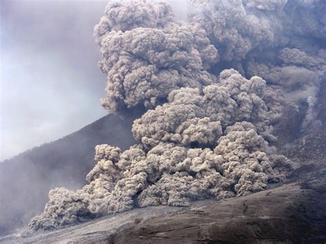 Sinabung Im Angesicht Der Glutwolken