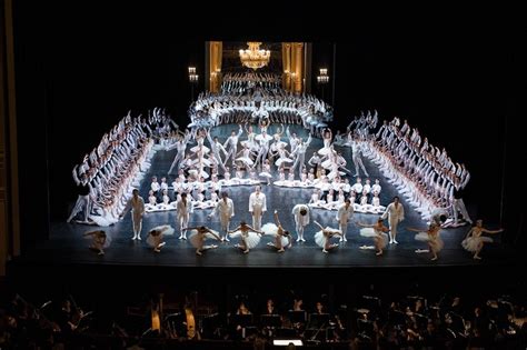 Les petits danseurs de l Opéra à lécole des étoiles