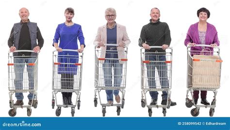 Grupo De Personas Con Carro Aislado En Blanco Foto De Archivo Imagen