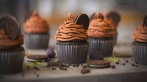 Premium Photo A Tray Of Chocolate Cupcakes With Chocolate Frosting