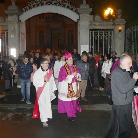 Verso La Pasqua Ieri Sera In Citt La Via Crucis Foto Attualit