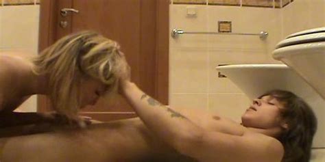 TONYBUCKS Hot Blowjob In The Toilet Tnaflix