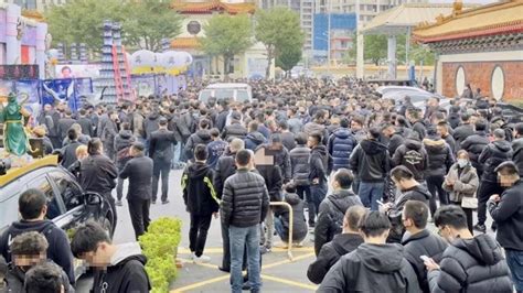 竹聯幫堂主母親公祭 板殯湧1500黑衣人 Ebc 東森新聞 Line Today