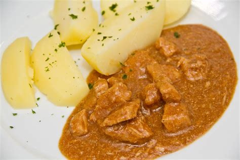 Schweinegulasch Recipe Food Ethnic Recipes Curry