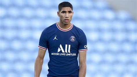 Psg Achraf Hakimi Sifflé Dans Le Stade Mais Adulé Sur Twitter