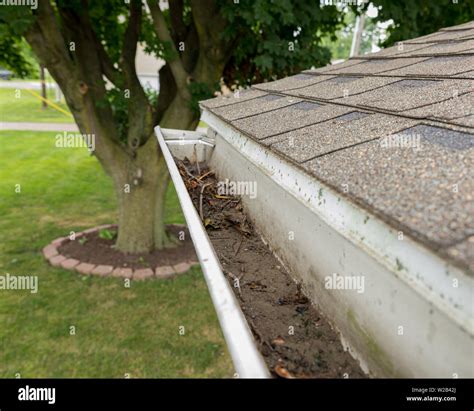 Gutters Overflowing Hi Res Stock Photography And Images Alamy