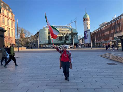 Frau Leben Freiheit Auch In Darmstadt Wird Gegen Das Iranische