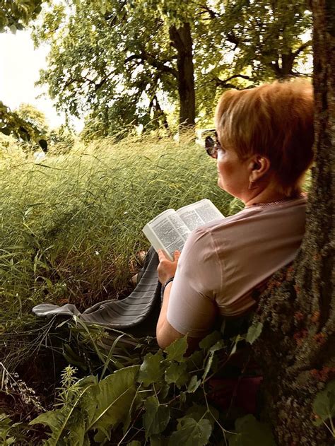 Девушка и книга