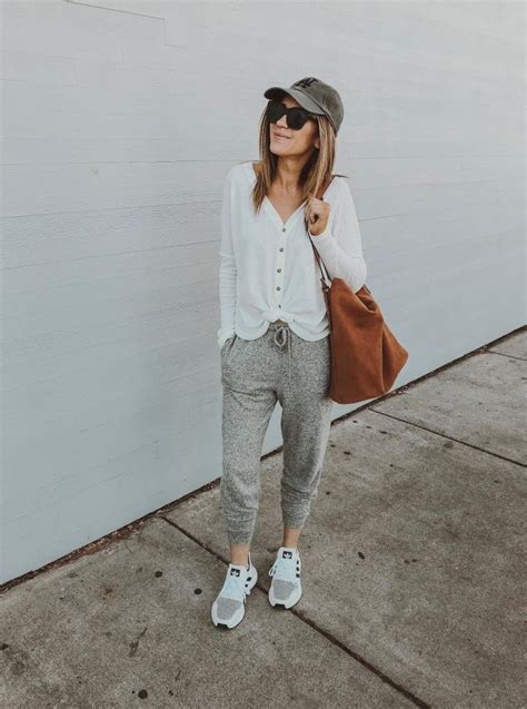 How To Wear Joggers For Women 25 Outfit Ideas 2023 Street Style Review