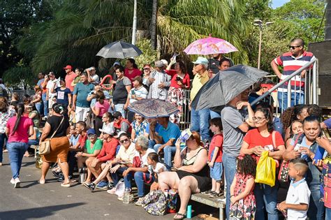 Desfile Em Homenagem Aos Anos De Campo Grande Re Ne Mil Pessoas