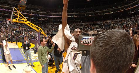 Video Kobe Bryant Statue Unveiled Pays Tribute To Lakers Legends 81