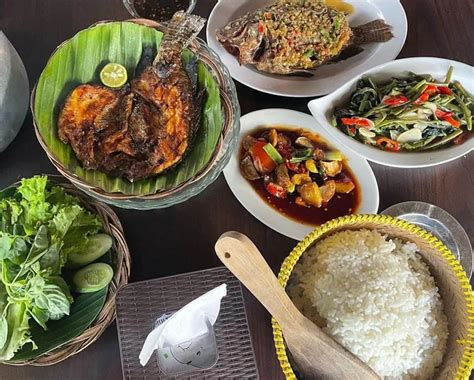 Terkenal Enak Yuk Coba Warung Pengkolan Jati Menjadi Tempat Makan