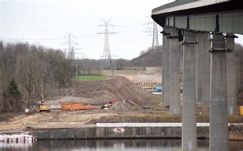 Neubau Rader Hochbr Cke A Im April Flie T Der Erste Beton Shz