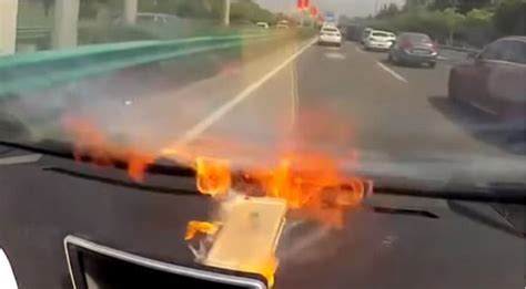 Watch How This Womans Iphone 6 Suddenly Explodes And Catches Fire