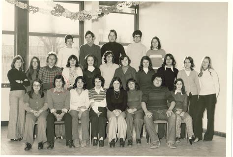 Photo de classe 2ème année BEP compta de 1974 Lycée Simone Weil