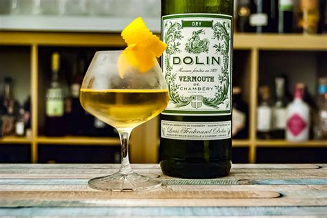 Dolin Dry Vermouth sec français et en fait beaucoup trop bon marché