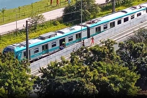 Novo trem da ViaMobilidade Série 8900 apresenta falha entre Santo