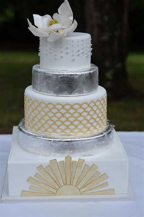 Round Wedding Cakes Great Gatsby Wedding Cake With Sugar Magnolia And