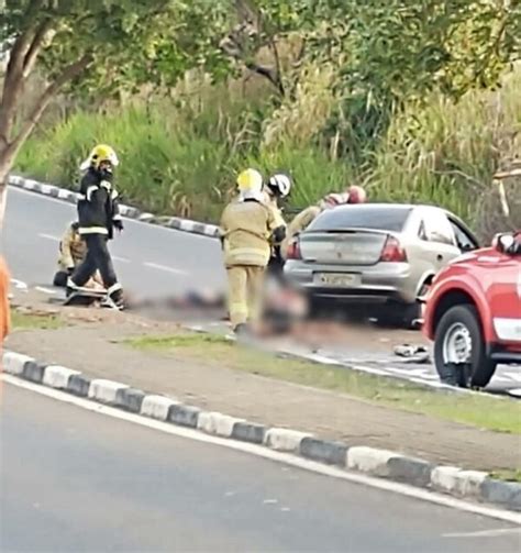 Carro Bate Em árvore E Deixa Dois Mortos E Dois Feridos Na Zona Leste