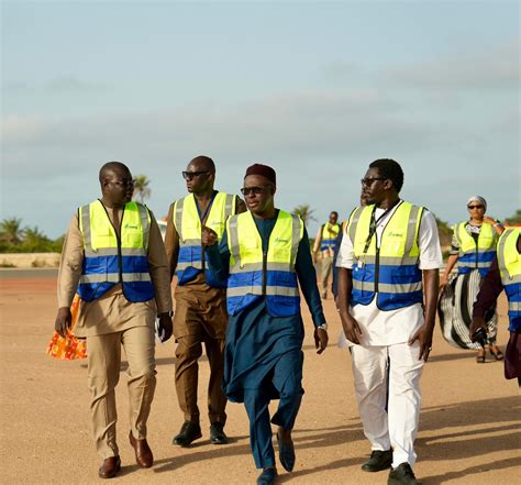 Visite du Président Cheikh Bamba Dièye inspecte l Aéroport de Cap