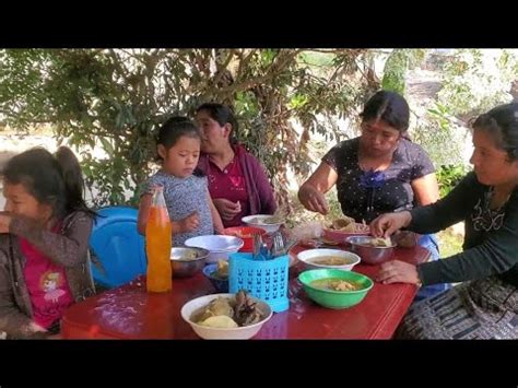 Disfrutando Un Rico Almuerzo Con La Colocha E Silvia Por Un A O Mas