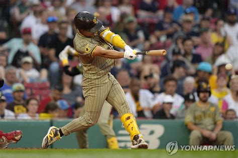 김하성 시즌 10번째 2루타로 9경기 연속 안타 행진 연합뉴스