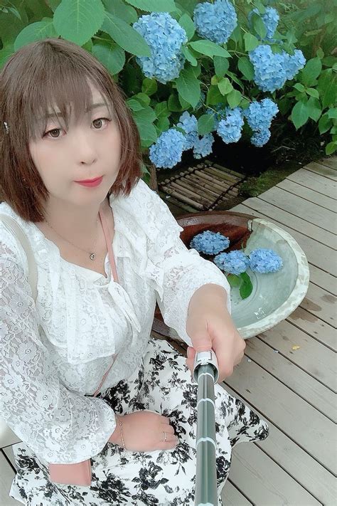 ♥️真奈♥️♂♀ On Twitter 今年の目標のひとつ「女装で季節の花ポトレ」 ️ 6月のお花といったら紫陽花ですよね🥰 昨日はシェアカー借りてぼっちで鎌倉まで出かけてきましたの