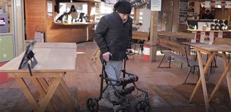 Tres personas parapléjicas vuelven a caminar luego de recibir implante