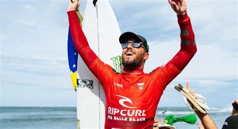 Filipe Toledo Fatura T Tulo Da Etapa Da Wsl Em Bells Beach Tribuna Da