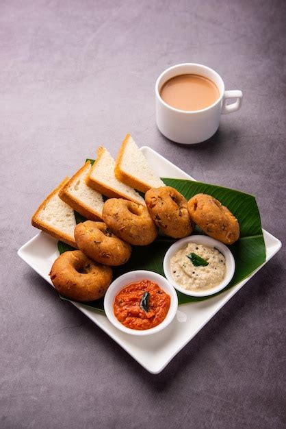 Premium Photo Instant Leftover Bread Medu Vada Served With Chutney