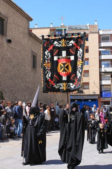 La Hermandad De Ciudad Real Retira Un Estandarte Vejatorio Tras La