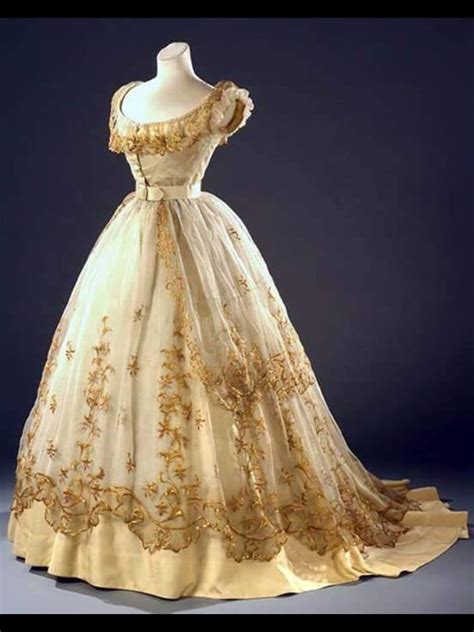 Ball Gown With Straw Embroidery 1865 Em 2019 Vestidos Vitorianos