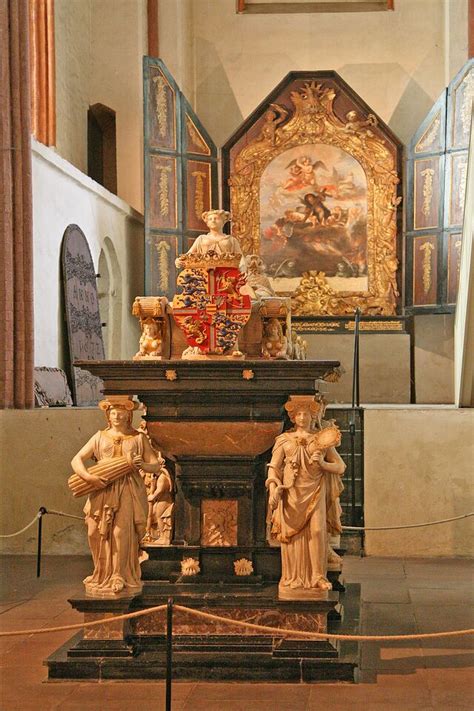 St Petri Dom Zu Schleswig Scheingrab Von Kenotaph