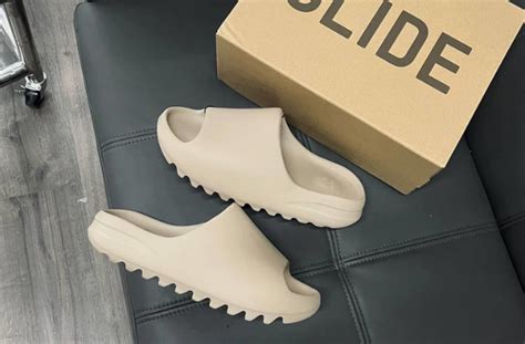 ADIDAS YEEZY SLIDE PURE DIONYSOS