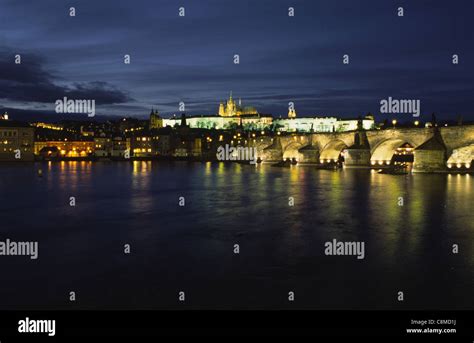 Pražský hrad at night Stock Photo - Alamy