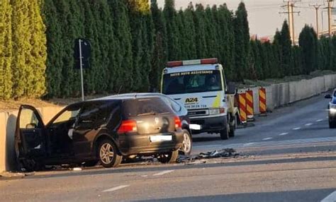 UPDATE FOTO Accident pe o stradă din Slatina Trei autoturisme