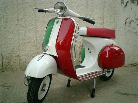 Vespa tricolor 모터바이크