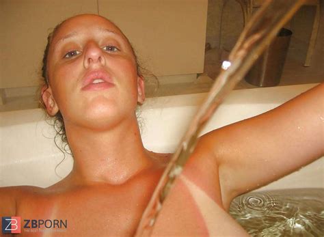 HUGE BOOBED DAME IN TUB ZB Porn