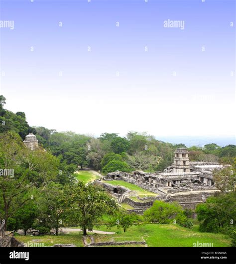 Vista Superior Sobre Las Ruinas Del Palacio Real Con Una Atalaya La