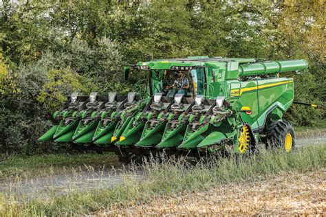 Harvesting Efficiency With The Giant John Deere C16f Corn Head Video