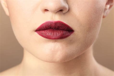 Pilih Lipstik Sesuai Ikut Warna Kulit Ini Tips Buat Wanita