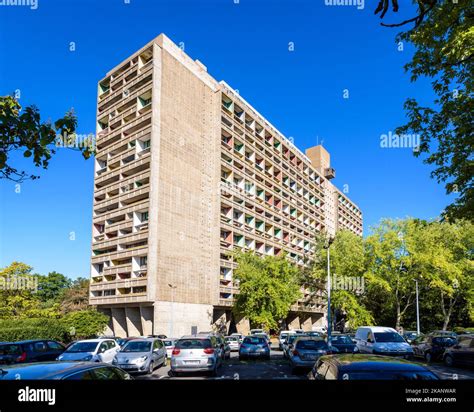 Fachada oriental del edificio residencial Maison Radieuse diseñado