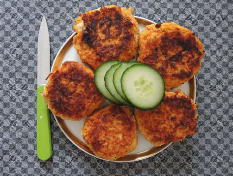 Möhren Hirse Bratlinge mit Sauerkraut Rezept kochenOHNE