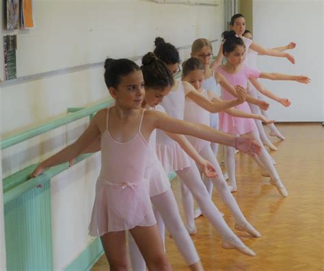 Danse Classique Enfants Collectif Des Mjc Et Mpt Du Gr Sivaudan