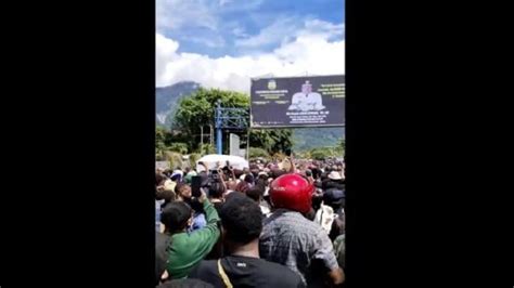 Ricuh Arak Arakan Jenazah Lukas Enembe Kapolda Papua Sempat Jadi