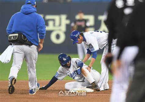 ‘왼쪽 무릎 인대 손상 구자욱 3~4차전 어렵다‘2연승 삼성 초대형 악재 터졌다 Po2