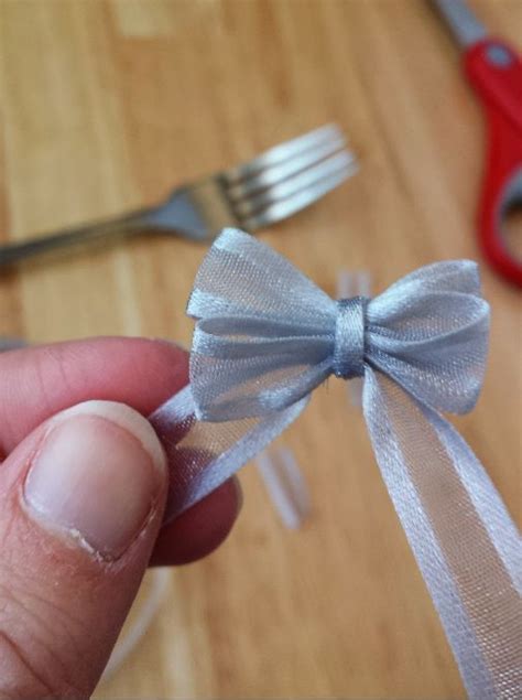 How To Make Perfect Bows Using A Fork How To Make Bows Fork Bow Bows Diy Ribbon