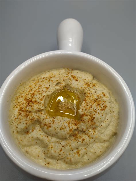 The BEST keto pizza we've ever made! 🍕 made with oat fibre and vital