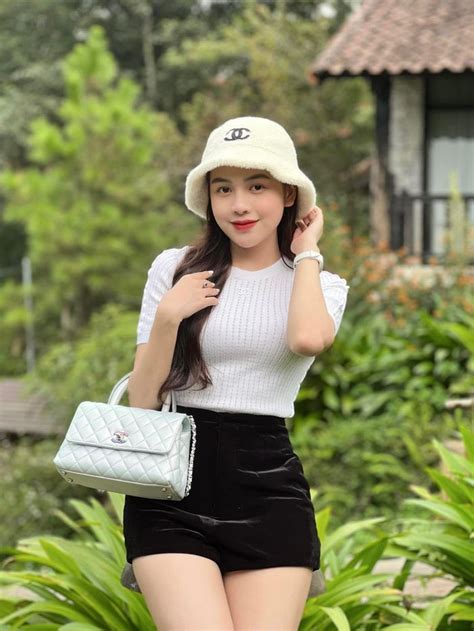 Dáng xinh nhờ kỷ luật thép dàn hot girl quân nhân khiến cả giới