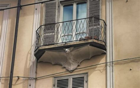 La Casa Dei Pipistrelli Di Torino Loriginale E Misterioso Palazzo Dai